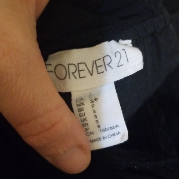 3/$15🌈Forever 21 Romper. Has pockets! - Picture 8 of 8